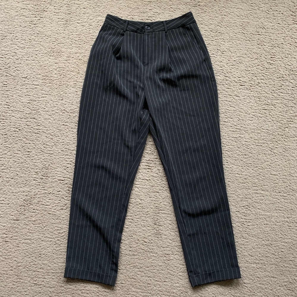 Forever 21 pants black slacks size small